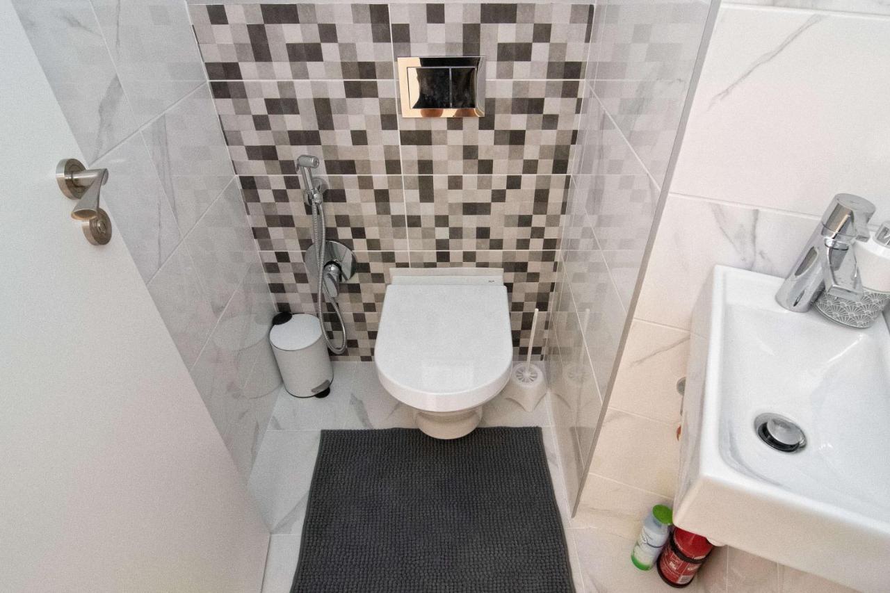 Luxury City Center Two Bedroom Apartment Close To Beach Varna Exteriör bild